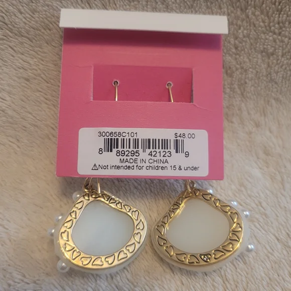 🩷🩷🩷 NWT Betsy Johnson Seashell Earrings 🩷🩷🩷 - Picture 2 of 2